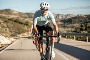 Llega la gama Van Rysel 2021 con el nuevo cuadro EDR CF: estrena estética y mejora prestaciones