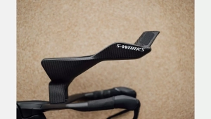 ¿Pagarías 18.000 euros por una parte del manillar? Specialized pone a la venta las extensiones de Evenepoel