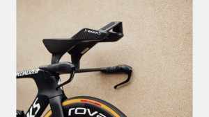 ¿Pagarías 18.000 euros por una parte del manillar? Specialized pone a la venta las extensiones de Evenepoel