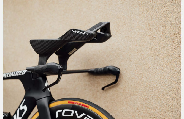 ¿Pagarías 18.000 euros por una parte del manillar? Specialized pone a la venta las extensiones de Evenepoel
