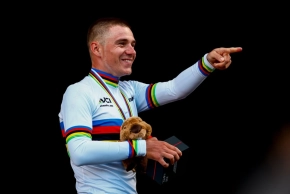 "He can destroy us all here": Evenepoel warns about Van der Poel before the World Championship