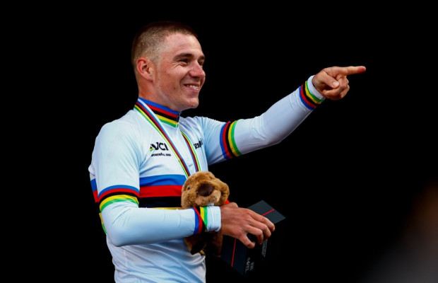 "He can destroy us all here": Evenepoel warns about Van der Poel before the World Championship