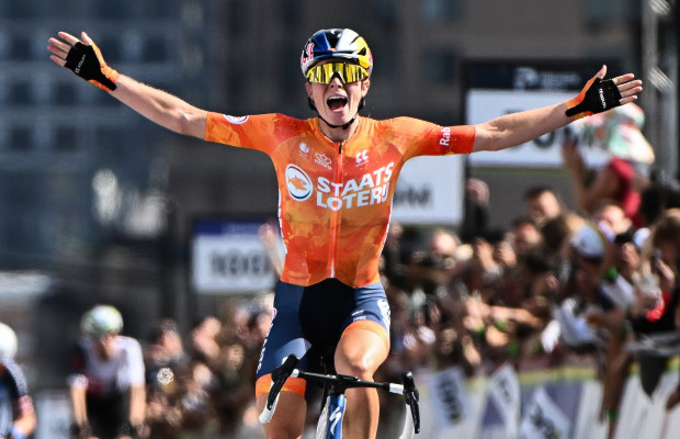 Vollering gana un Mundial de infarto ante Niewiadoma y Longo Borghini