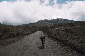 Ineos estrena el documental sobre Richard Carapaz, "Origins of a racer"