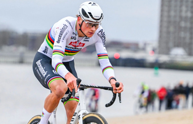 Un hiver sans Van der Poel ? Le cyclo-cross se prépare à une possible saison sans le champion du monde à huit reprises
