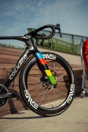 McNulty ya tiene su Colnago de campeón del mundo: una Y1Rs única