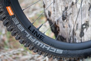 ruedas-mtb-aluminio-vs-carbono-pros-contras/