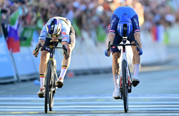 Chute, attaque et victoire au sprint sur photo-finish : Evenepoel remporte les Championnats d’Europe