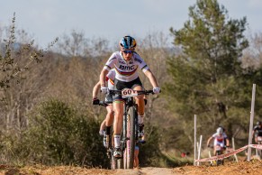 Evie Richards wins an amazing Super Cup Massi Banyoles 2021