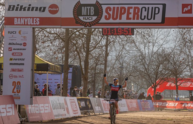Evie Richards wins an amazing Super Cup Massi Banyoles 2021