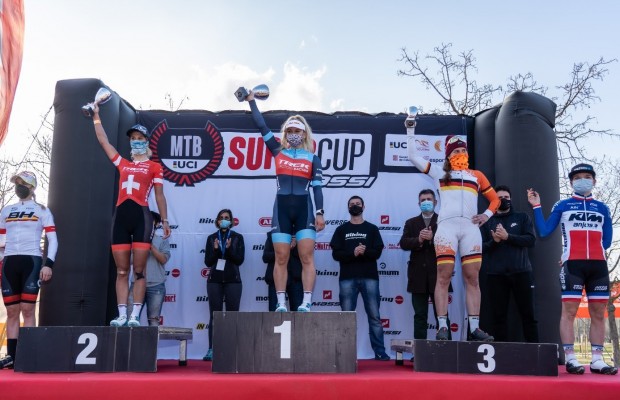Evie Richards gana una emocionante Super Cup Massi Banyoles 2021 en la que Rocío del Alba García da la sorpresa