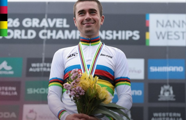Magnus Bak Klaris surprend les favoris et devient champion du monde de gravel 2026
