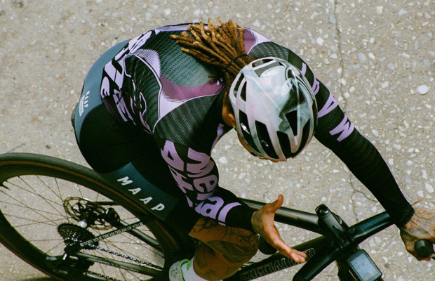 MAAP e Mental Athletic apresentam uma coleção que combina ciclismo, moda e cultura urbana