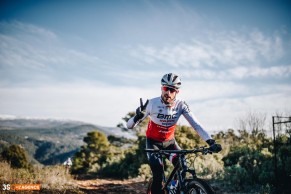 Titouan Carod presume de técnica con su MTB en este complicado circuito de trial