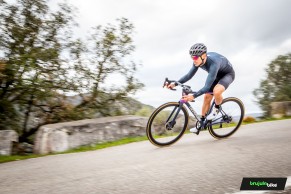 We test the Cannondale SuperSix Evo Hi-Mod 2021, the lightest and fastest road bike ever?