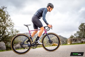 We test the Cannondale SuperSix Evo Hi-Mod 2021, the lightest and fastest road bike ever?