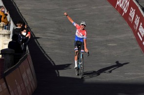 Mathieu Van der Poel gana la Strade Bianche 2021