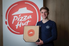 remco-evenepoel-pizza-hut/