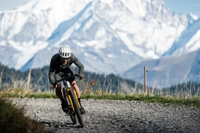 Öhlins se estrena en el gravel con una nueva horquilla de suspensión de 40 mm y menos de 1.250 gramos