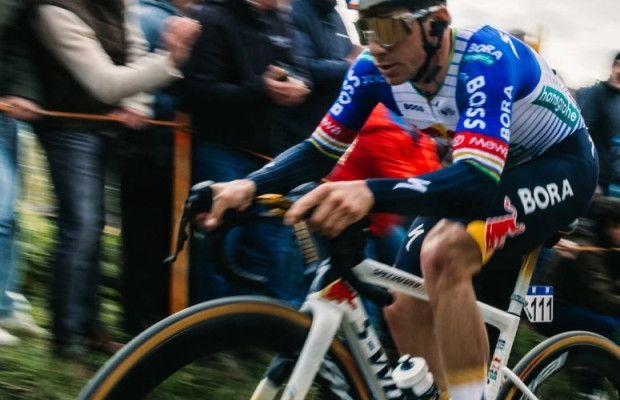 Red Bull no teme los riesgos de Roubaix y anima a Evenepoel a intentarlo