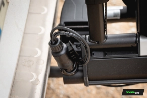 Probamos el Thule Epos ParkSecure 3B, uno de los portabicicletas más avanzados del mercado: tres bicicletas, sensores de aparcamiento y plegado total