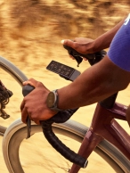 Carbono, aluminio, control por voz y 120 horas de autonomía: el COROS DURA 2 SOLAR quiere ser el mejor ciclocomputador del mercado