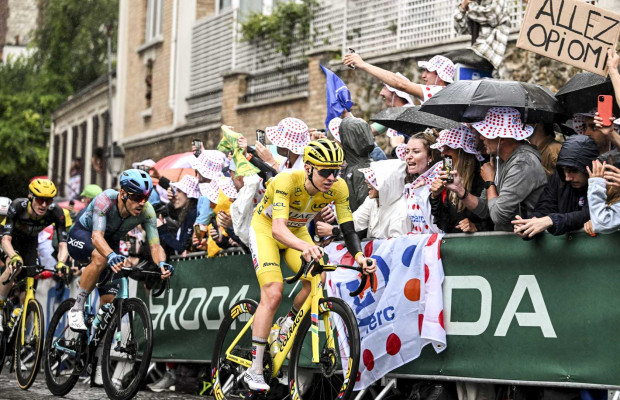 « Vous mettez des pavés, il est devant ; vous durcissez le parcours, il est là ; vous le rendez plus facile, il attaque de plus loin » : Prudhomme à propos de Pogačar et du parcours du Tour 2027