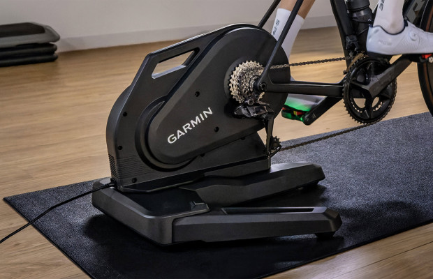 Garmin präsentiert den Tacx Nēra, einen neuen intelligenten Trainer mit Bewegungsfreiheit und 2.200 Watt Leistung