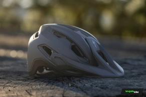 Probamos el nuevo Specialized Ambush 3: más ventilación, mejor ajuste y una visera que vuelve a ser regulable