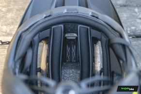 Probamos el nuevo Specialized Ambush 3: más ventilación, mejor ajuste y una visera que vuelve a ser regulable