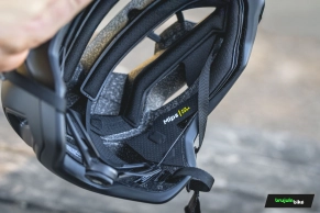 Probamos el nuevo Specialized Ambush 3: más ventilación, mejor ajuste y una visera que vuelve a ser regulable