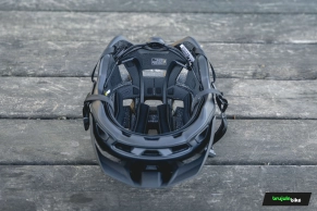 Probamos el nuevo Specialized Ambush 3: más ventilación, mejor ajuste y una visera que vuelve a ser regulable