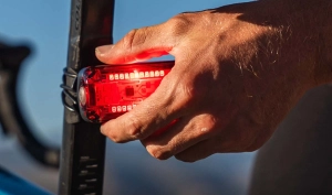 Luz de freno automática, radar trasero y 20 horas de autonomía, así es el nuevo Lezyne Radar Pro 300