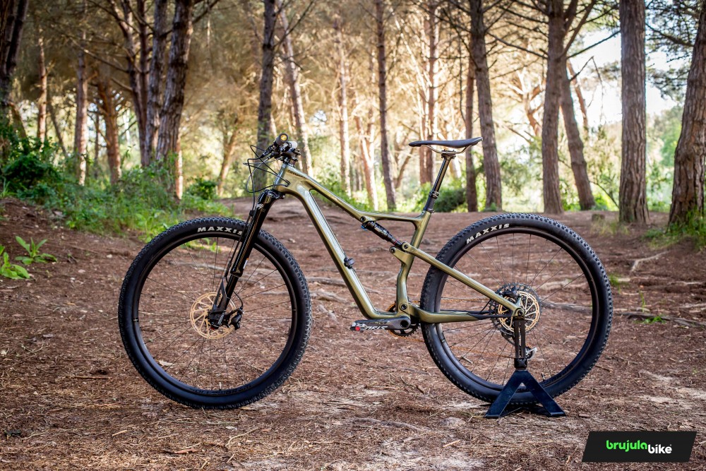 Probamos la Lefty Ocho Carbon 120, más recorrido y mejor rendimiento