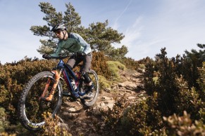 Training in a village of 60 inhabitants and competing in the EWS, that's Gabriel Torralba's life