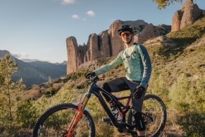 Training in a village of 60 inhabitants and competing in the EWS, that's Gabriel Torralba's life