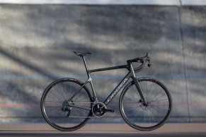 La Orbea Orca 2022 ya monta el nuevo SRAM Rival eTap AXS