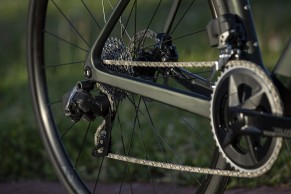 La Orbea Orca 2022 ya monta el nuevo SRAM Rival eTap AXS