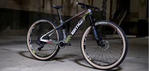 Nueva BMC Fourstroke de Pauline Ferrand-Prévot personalizada por No Curves