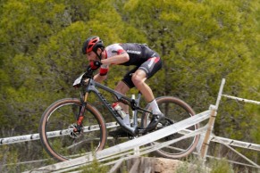 Valero protagoniza una remontada épica, Thomas Griot y Bec McConnell ganan el Superprestigio MTB Tibi 2021