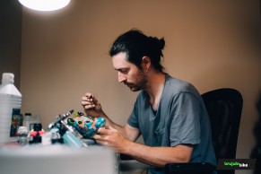 We visit JotaKicks studio, where any pair of shoes becomes exclusive