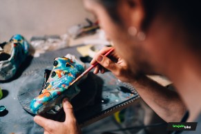 We visit JotaKicks studio, where any pair of shoes becomes exclusive