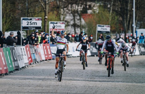 Pauline Ferrand Prevot wins the Albstadt Short Track in a flawless way