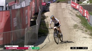 Loana Lecomte, con 21 años, domina y gana la Copa del Mundo Albstadt XCO 2021