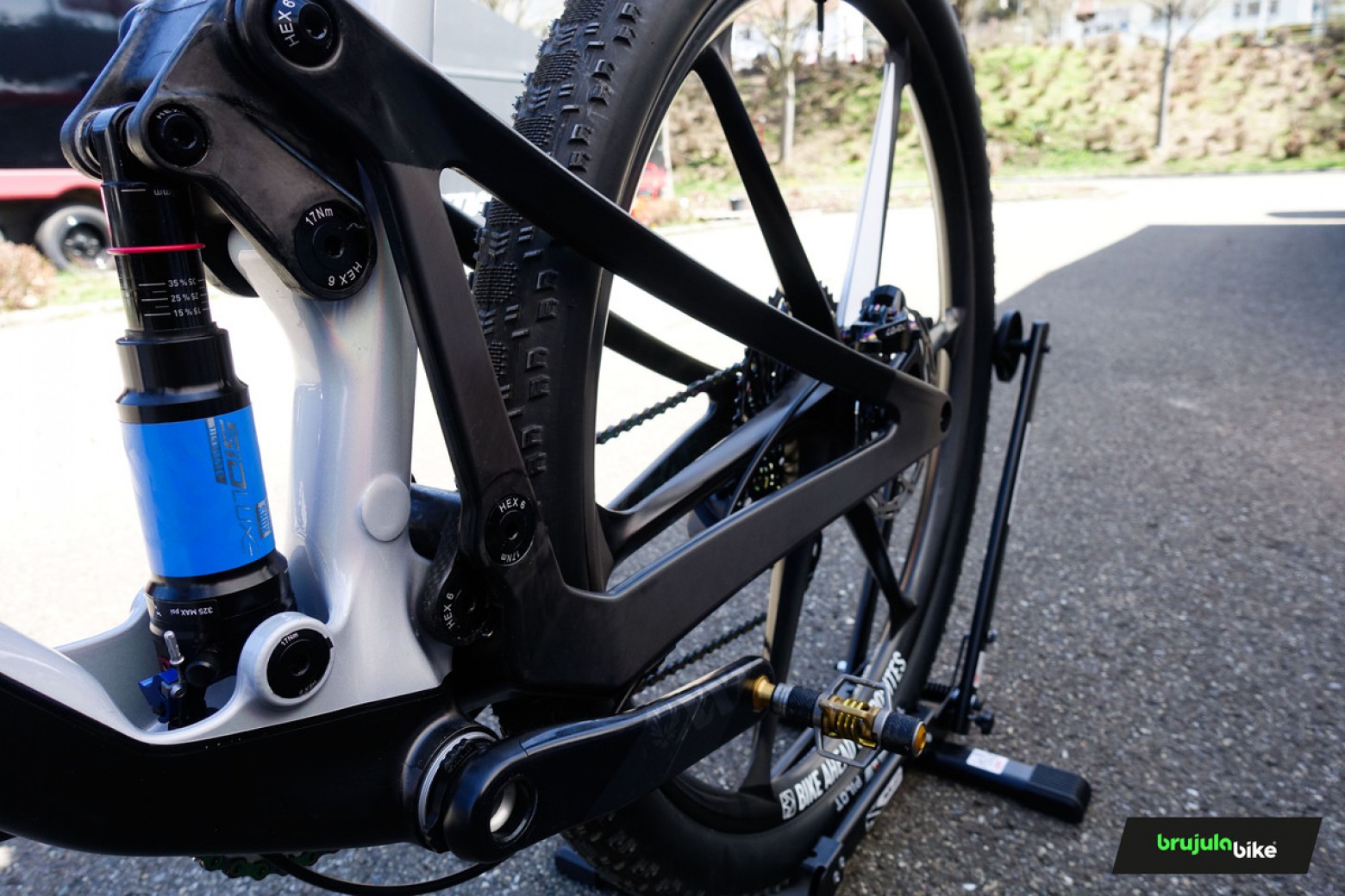 mountain bike wheel spokes