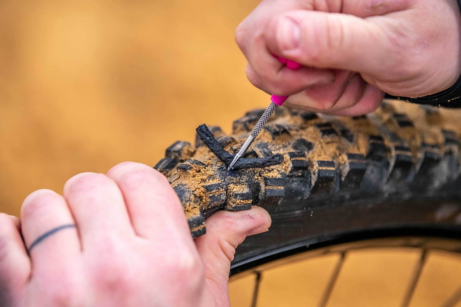 Cómo reparar neumáticos tubeless que no sellan