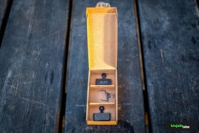 Testamos as pastilhas AMP com revestimento de fibra de carbono