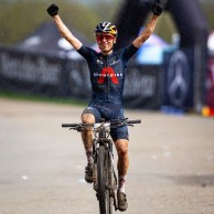 Tom Pidcock beats Van der Poel to win the 2021 Nove Mesto XCO World Cup