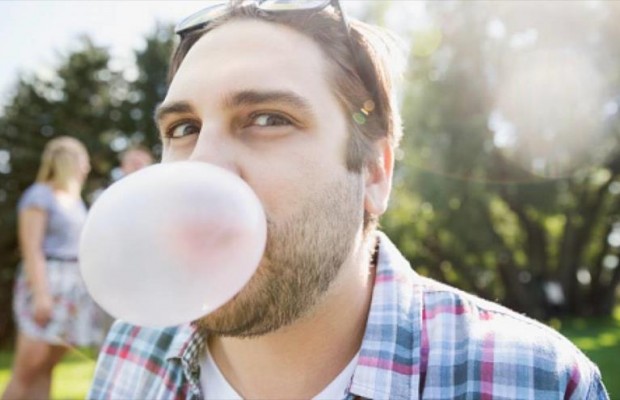 ¿Es bueno o malo masticar chicle mientras practicamos ciclismo?