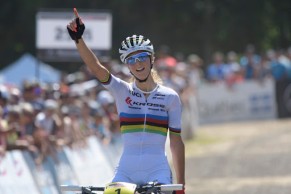 Schurter rompe, Mathias Flückiger y Jolanda Neff ganan la Copa del Mundo de Moint Sainte Anne
